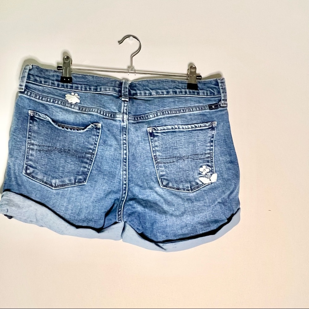 Lucky Brand Embroidered Blue Denim Jean Shorts - Picture 2 of 6